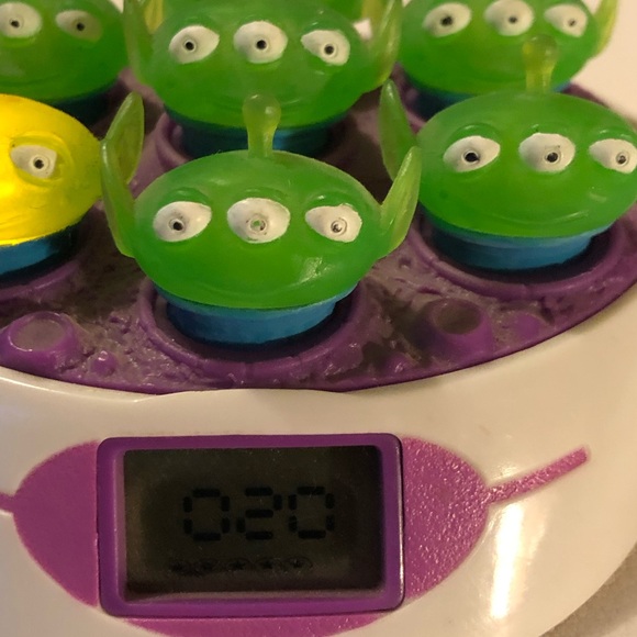 Works Disney Pixar Toy Story 3 Bop The Alien LCD Video Handheld Game lgm Aliens - Picture 11 of 14